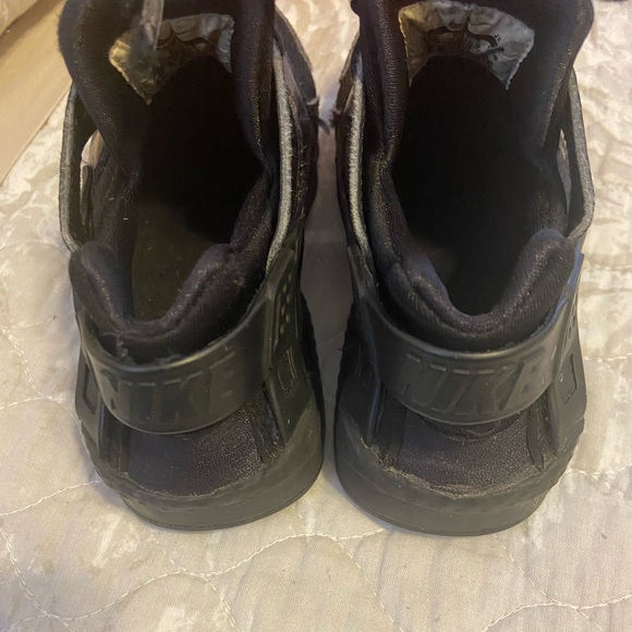 Nike Huarache Sneakers - Picture 4 of 7